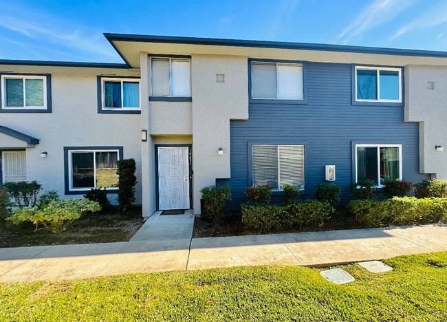 Stunning Townhome In Santee with Modern Fi... - Stunning Townhome In Santee with Modern Fi...