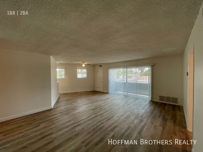 Photo - 6039 Whitsett Ave Unit 202