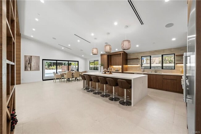 Building Photo - 16105 Clear Oak Dr