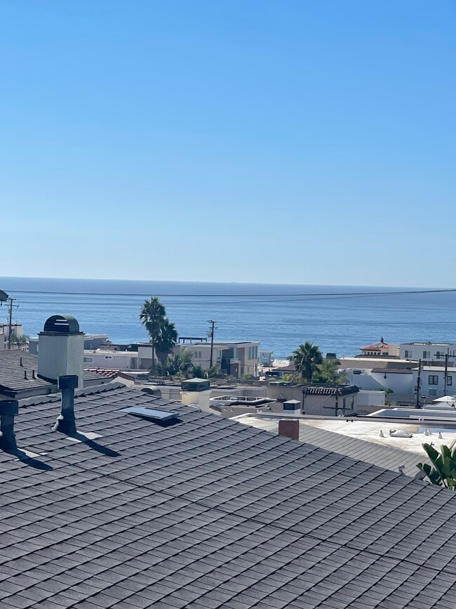 Building Photo - 1653 Bayview Dr Unit 1653