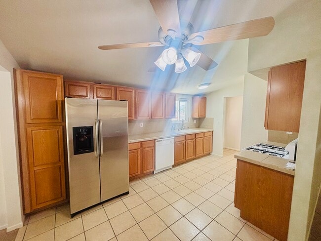 Photo - 38416 Pond Ave