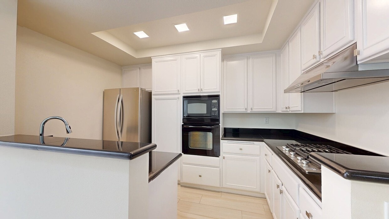 3D Tour - 1820 S Beverly Glen Blvd Unit 305