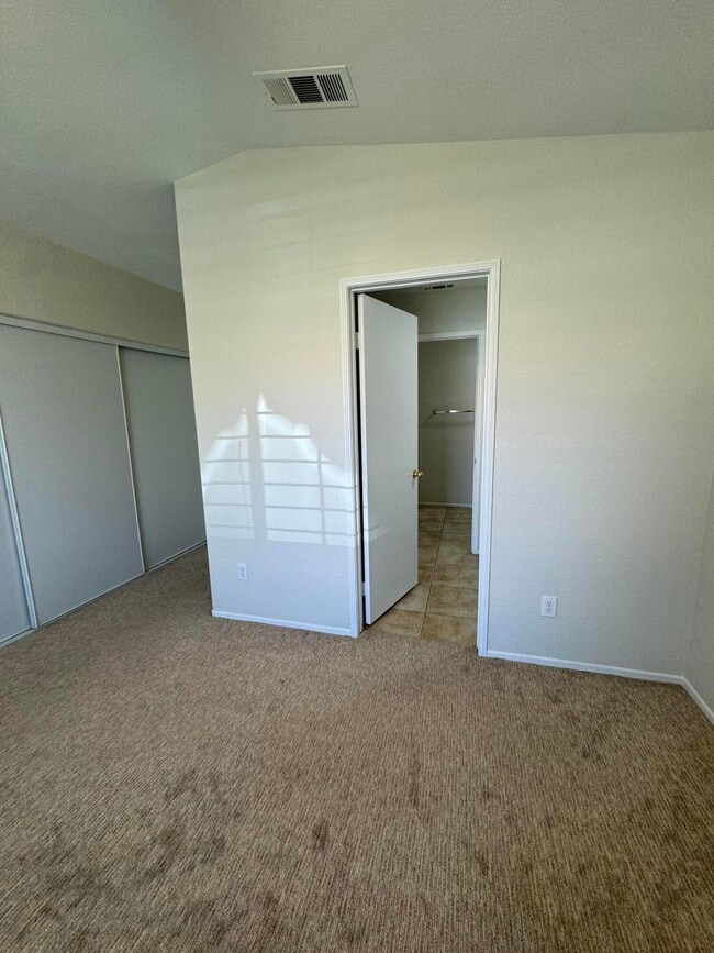 Photo - 49590 Lincoln Dr