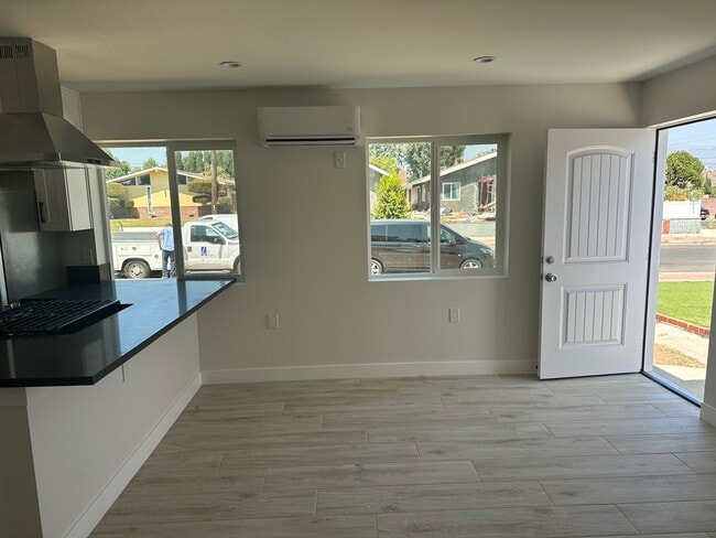 Large Windows - 16730 Septo St