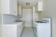1BR, 1BA - 600SF - Kitchen - 12036 S Vermont Ave