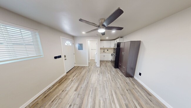 Building Photo - Ideal for solo tenants or couples!