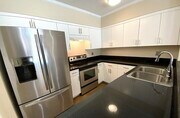 Kitchen - 1025 N Kings Rd Condo Unit 106
