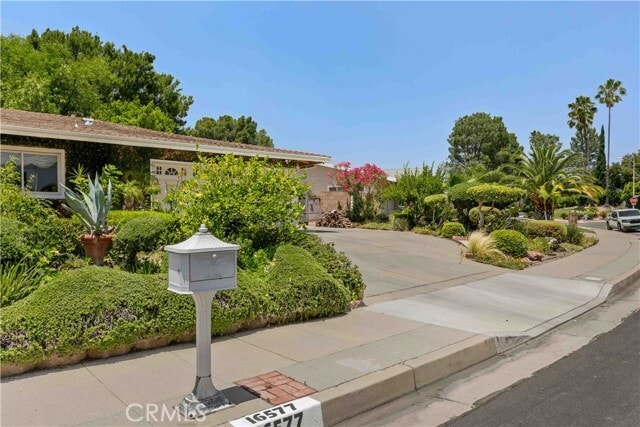 Photo - 16577 Knollwood Dr House
