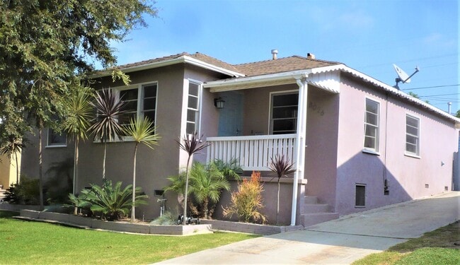 Spacious 4+2 SFR, 3 blocks from LMU, firep... - Spacious 4+2 SFR, 3 blocks from LMU, firep... House