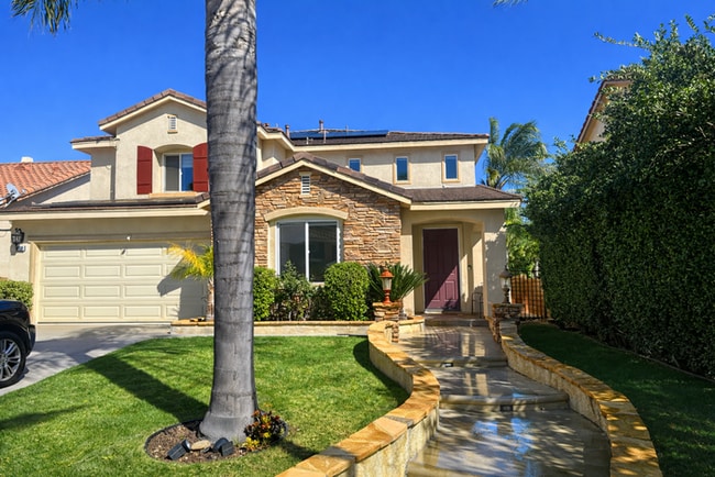 Building Photo - Imagine this... 6BR cul-de-sac home with downstairs guest suite, 3,882 sq ft, scenic views, upgra...