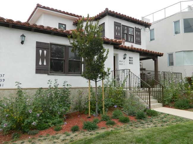 Photo - 3035-3041 Lawrence St