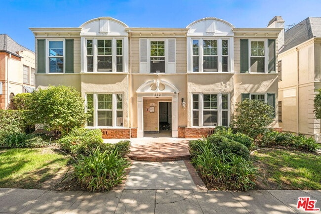 Building Photo - 212 S Reeves Dr Unit 13