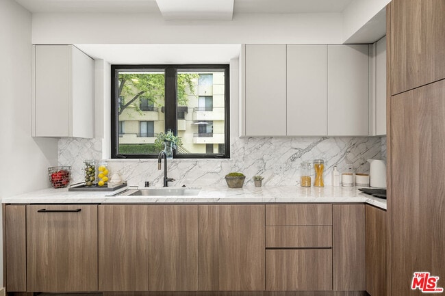 Photo - 12304 Moorpark St Unit 103