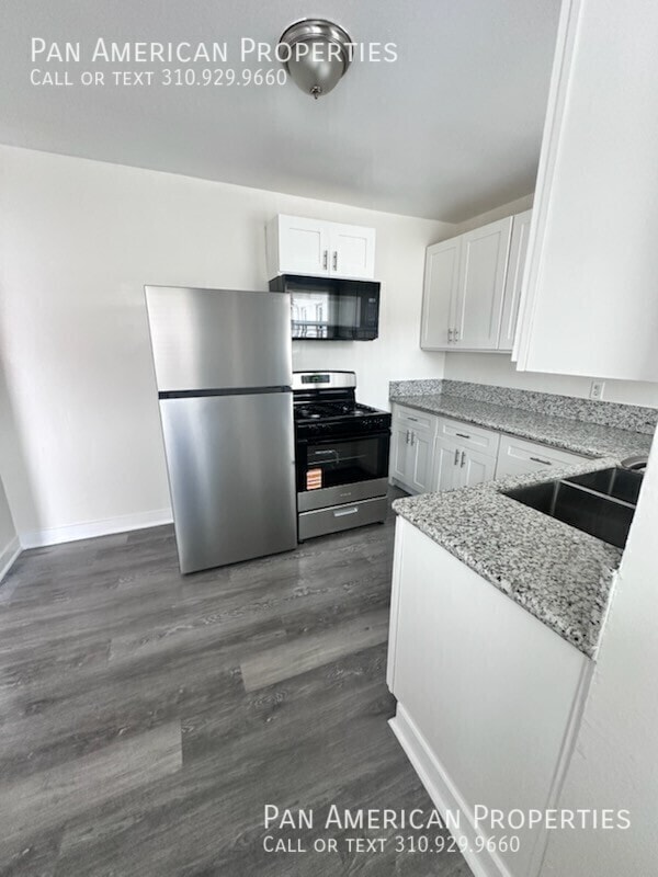 Building Photo - 3281 Minnesota Ave Unit B