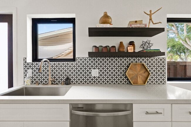 Photo - 8929 Hubbard St