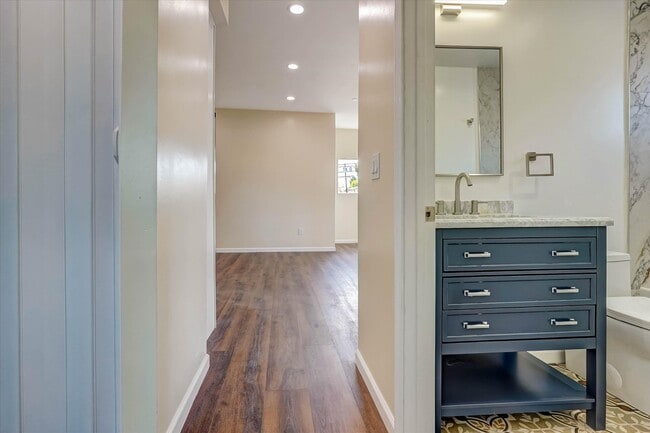 Photo - 17095 Kingsbury St Unit A – Upper-Level Suit