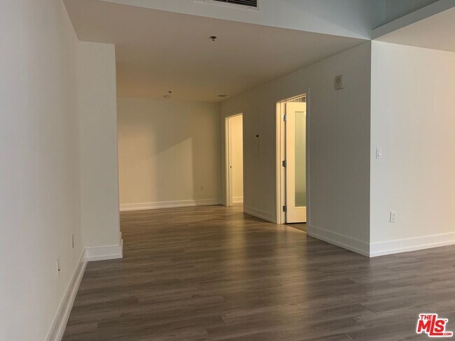 Photo - 727 W 7th St Unit 507