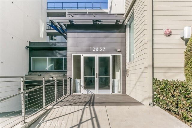 Building Photo - 12837 Moorpark St Unit 107