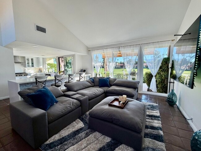 Photo - 177 Las Lomas