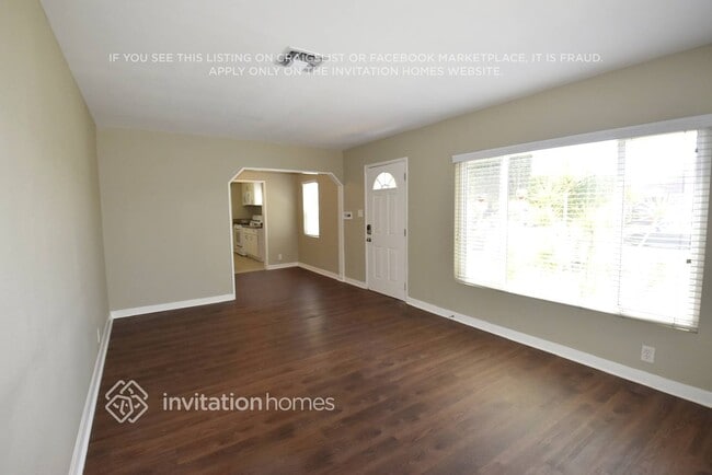 Photo - 2010 N Corlett Ave