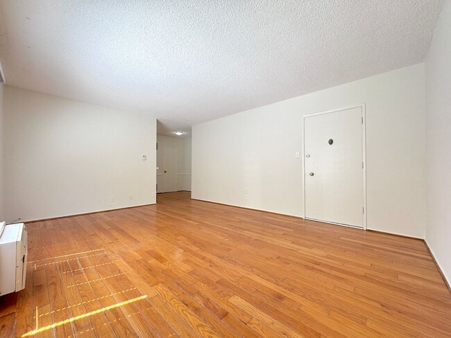 Photo - 1020 N Edinburgh Ave Unit 05