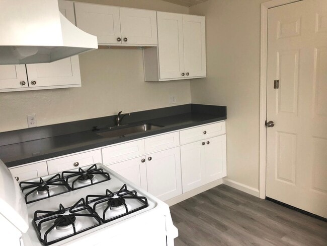 Building Photo - *718-720 Raven Street Unit 720 Raven Street Rental