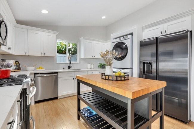 Photo - 292 Joann St