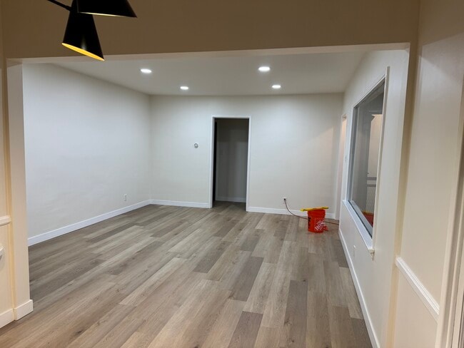 Photo - 13345 Burbank Blvd