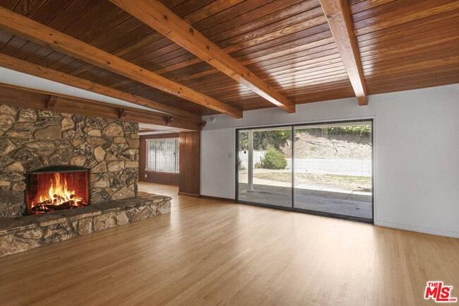 Photo - 2332 Hillhurst Ave