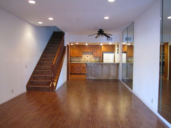 Building Photo - Los Caballeros #015 Unit 15A