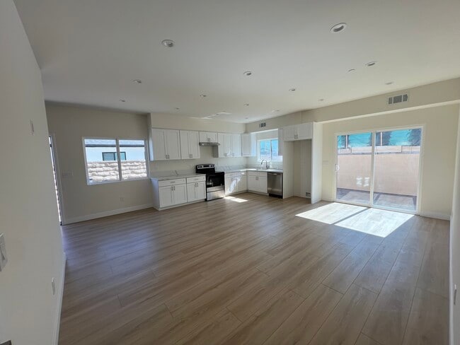 Photo - 7622 Arcola Ave