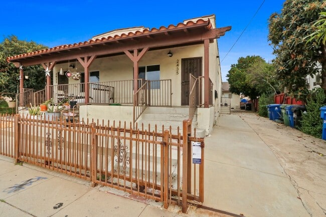 Building Photo - Beautiful and Spacious 3 Bedroom Apartment Home in Boyle Heights Unit 2433