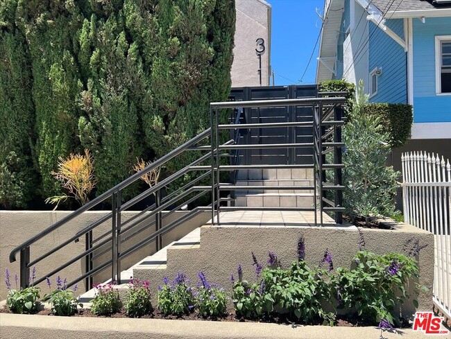 Building Photo - 311 Hill St Unit 2