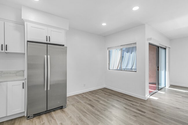 Photo - 4544 Colbath Ave