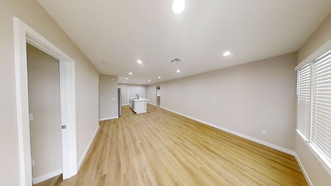 Photo - 6271 Stewart St