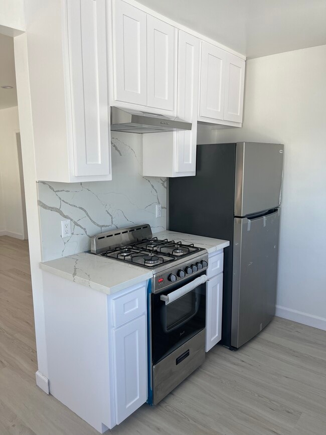 Photo - 18139 Roscoe Blvd