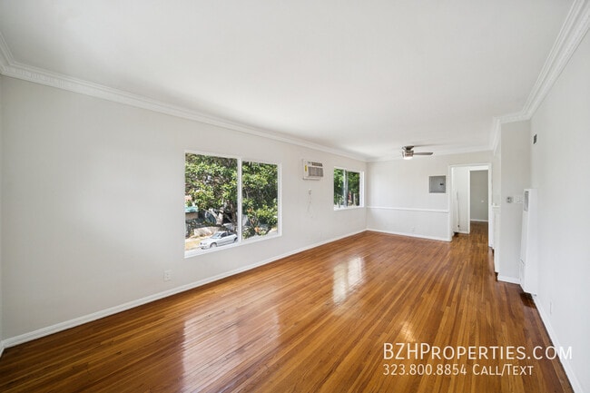 Building Photo - 7571 Willoughby Ave Unit 6