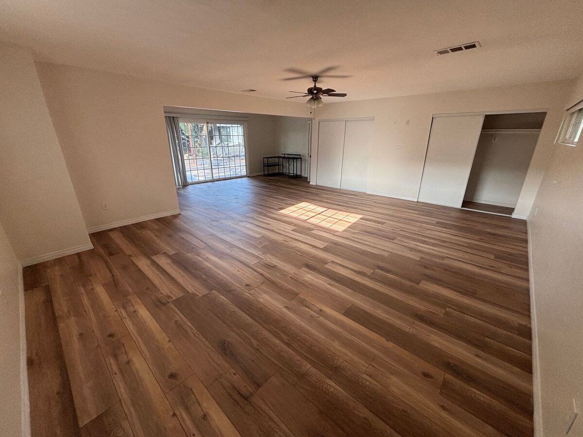 Photo - 13942 Deodar St