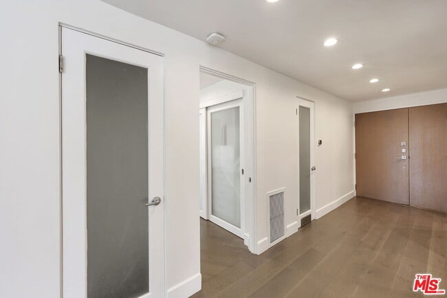Photo - 723 Westmount Dr Unit 206