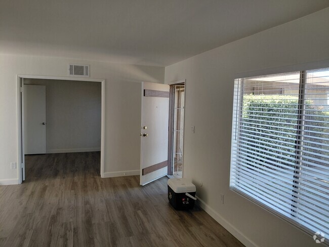 Building Photo - 210 S Orleans Ave Rental