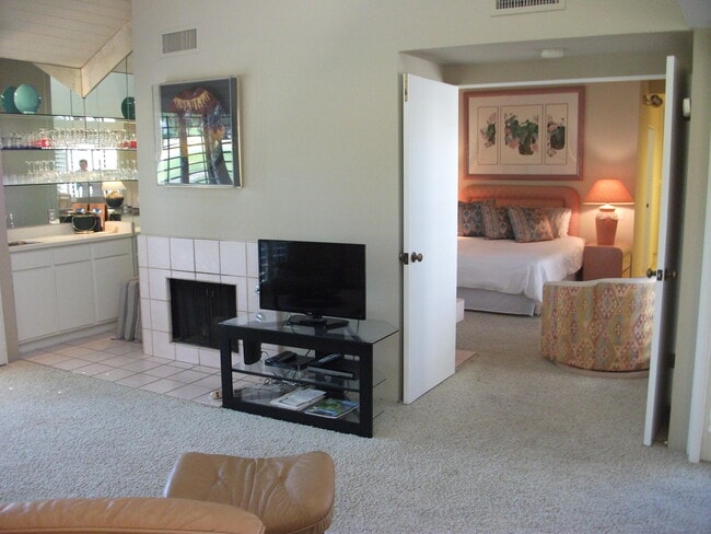 Photo - 107 Racquet Club Dr N