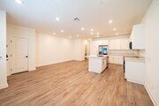 Photo - 828 Mateo St