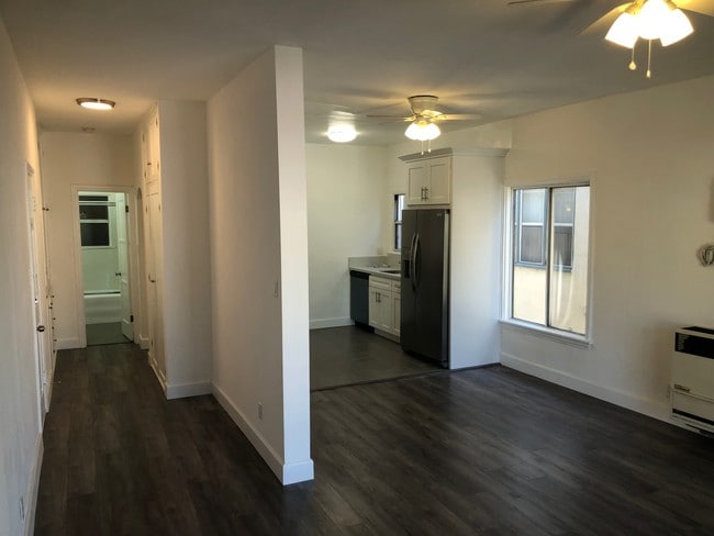 Building Photo - 1352 S Burnside Ave Unit 7