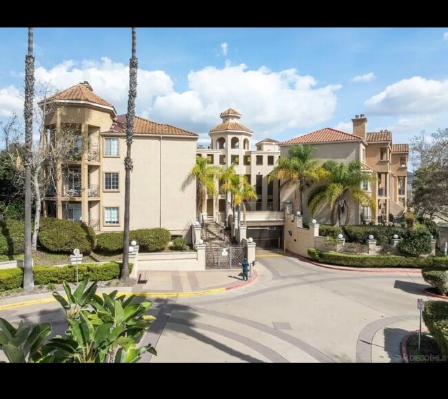 Building Photo - 580 Camino De La Reina Unit 321