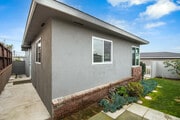 Private Yard - 618 Grand E Ave Unit 2