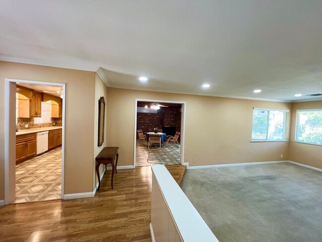 Photo - 1050 W La Deney Dr