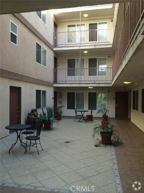 Building Photo - 700 N Hill Pl Unit 401 Rental
