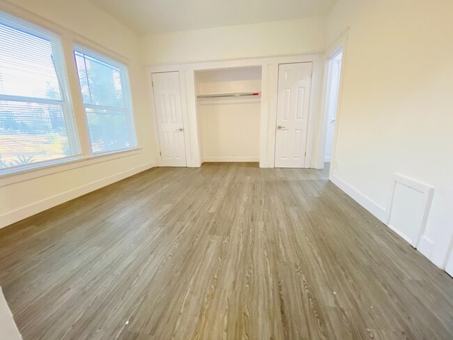 Photo - 457 Witmer St