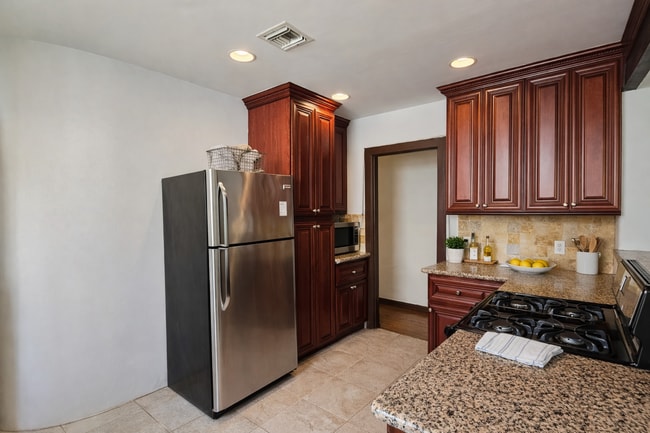 Photo - 6230 Lindenhurst Ave Unit 6232