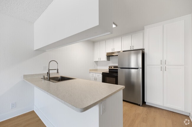 The Clove - Kitchen - Terre at Oak